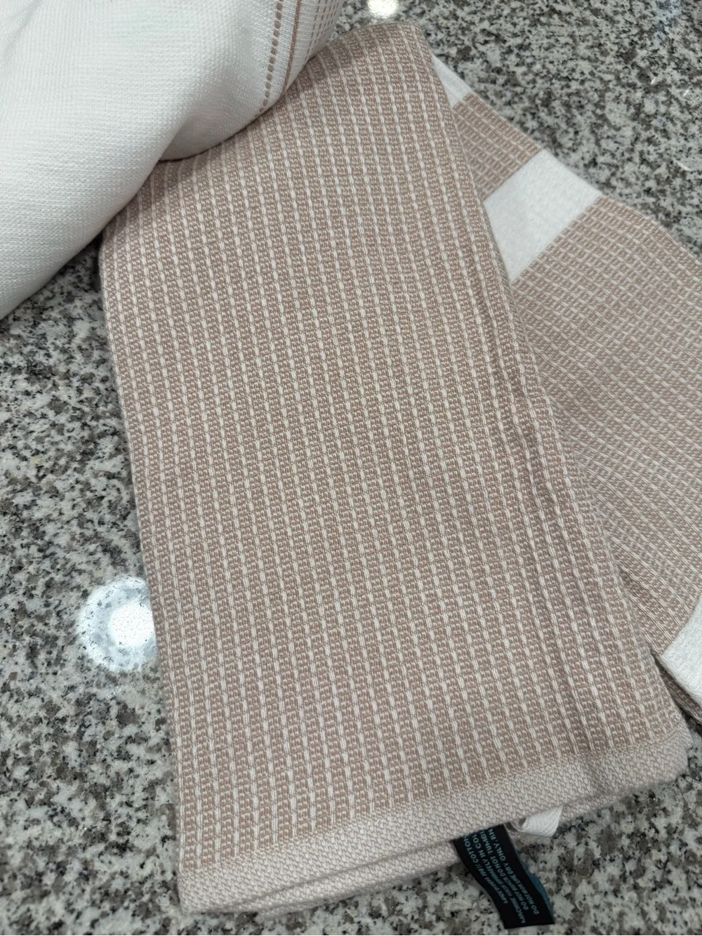 3x NWT Cynthia Rowley Kitchen Towels